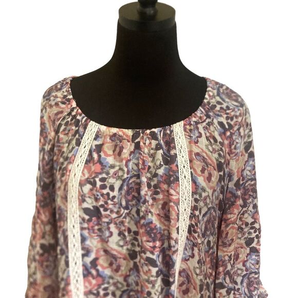Zac & Rachel Flowy Floral Blouse with Lace Accent, Size Medium - Picture 5 of 9